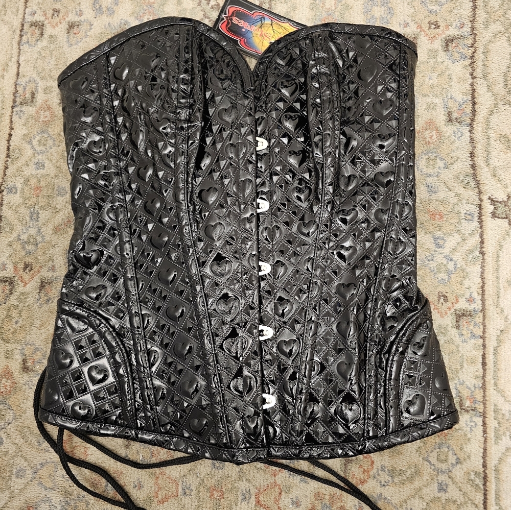 Black Heart Pattern Qulited Patent Corset S NWT